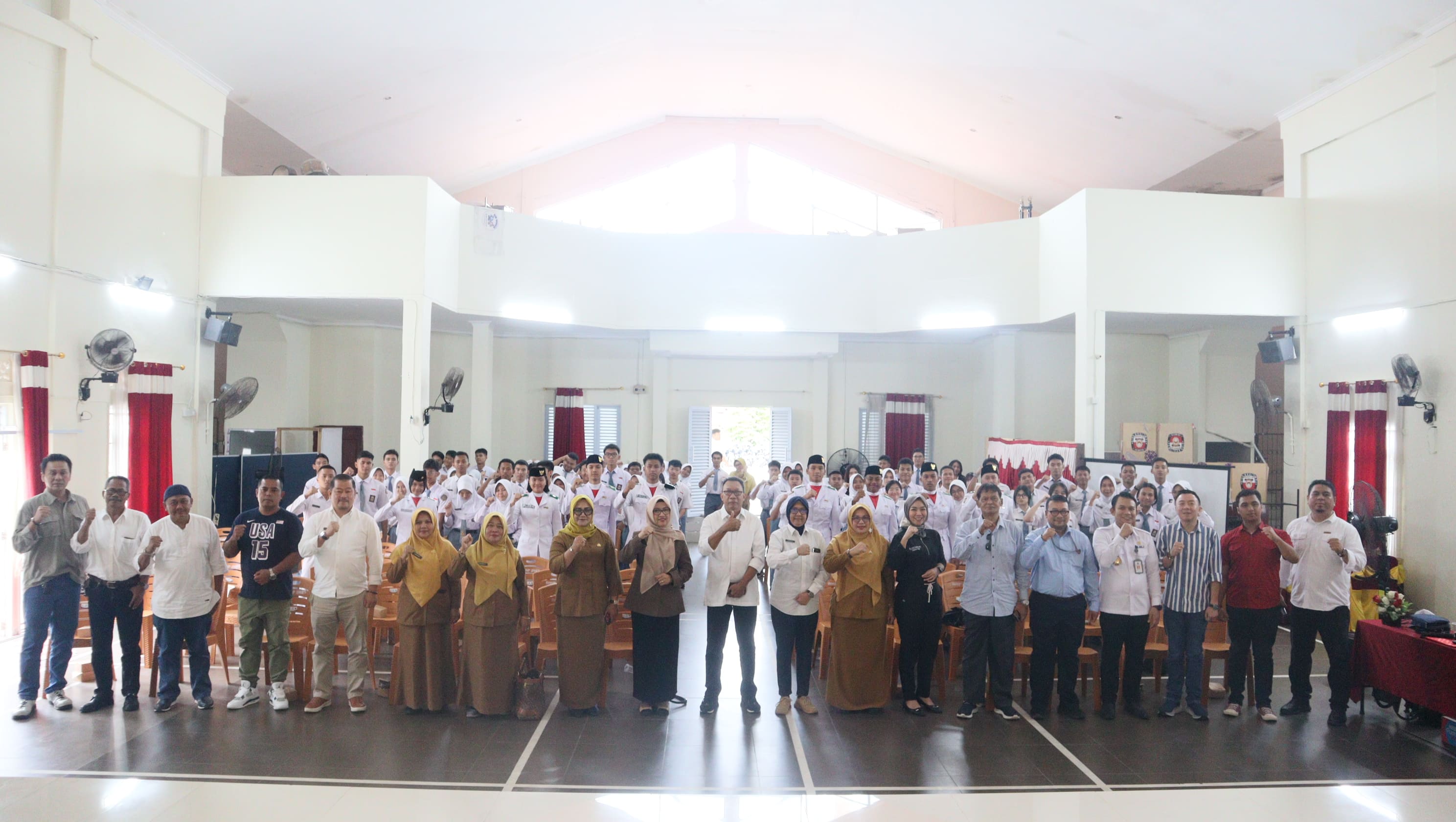 Ikatan Alumni (IKASMANSA) Ajak Murid SMAN 1 Tanjungpinang Terus Belajar dan Kuasai Teknologi